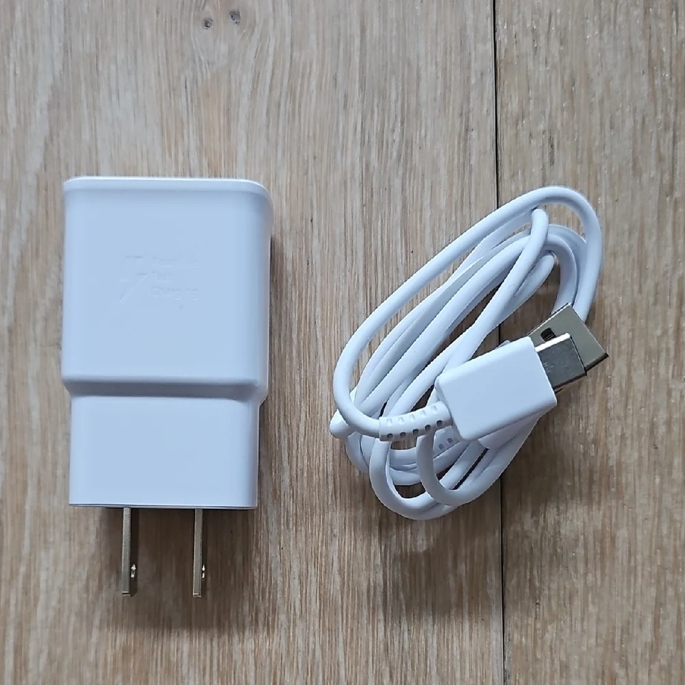 NWOB Samsung White USB Adaptive Fast Wall Charger and Cable